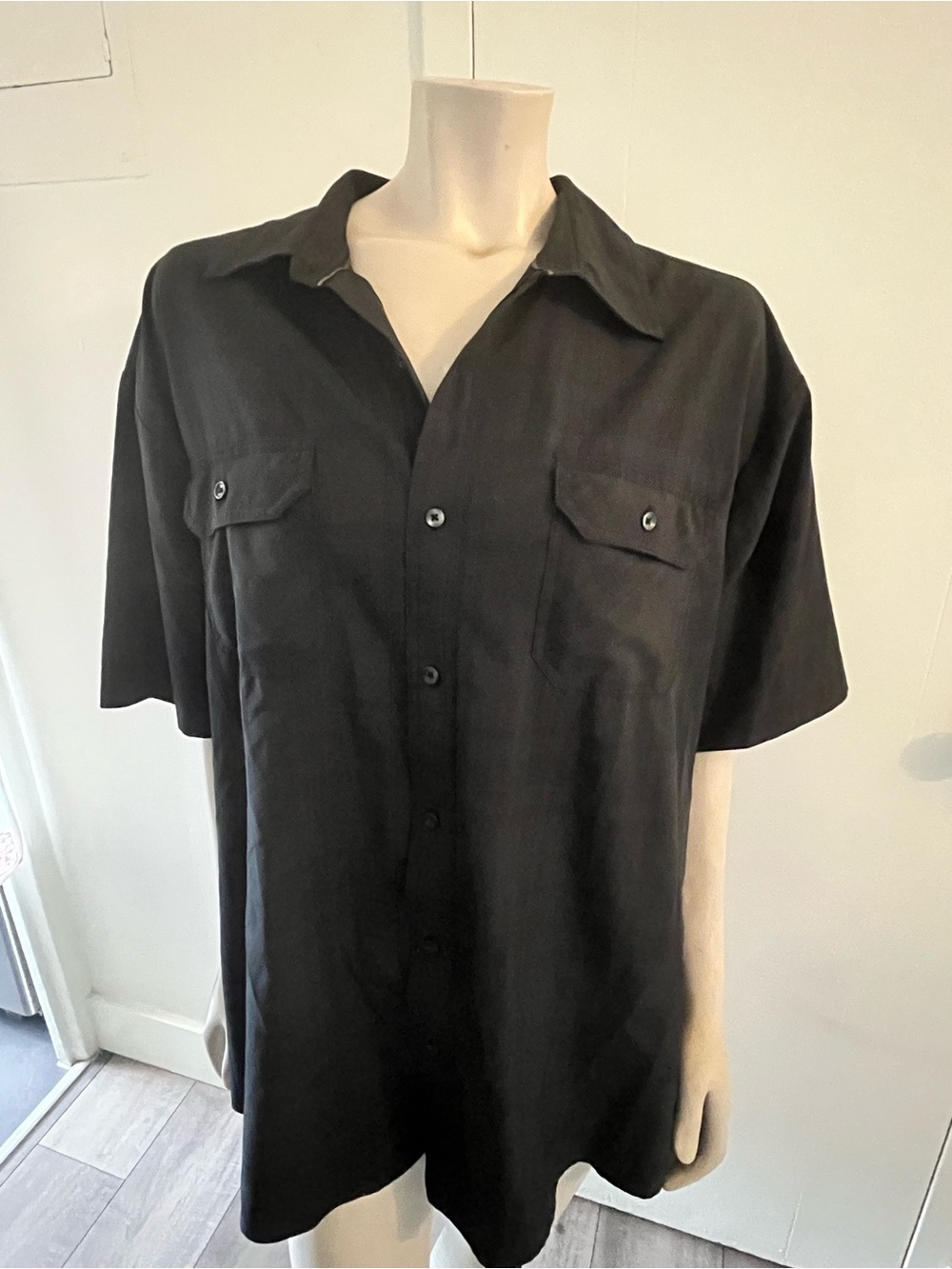 Kenneth Cole Men’s Black Short-Sleeve Button-Up Shirt
